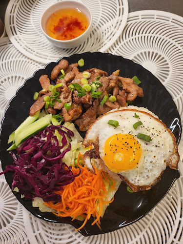Huong Viet - Gastronomi og hotellvirksomhet