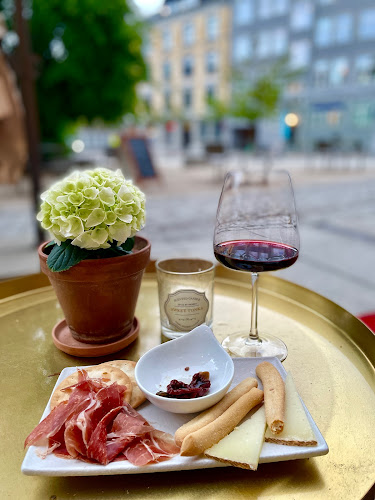 Wine Wine, Baby - Gastronomi og hotellvirksomhet