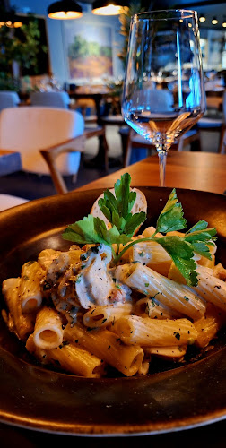 Sanremo Restaurant & Pizzeria - Gastronomi og hotellvirksomhet