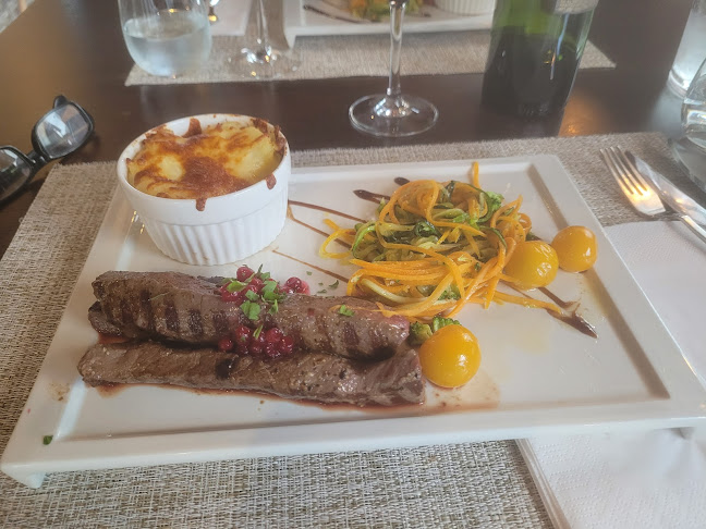 Surf & Turf Restaurant AS - Gastronomi og hotellvirksomhet