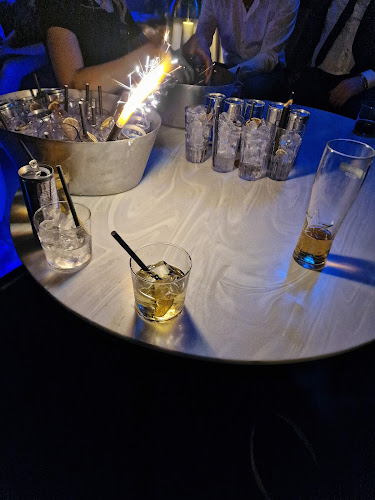 Fire fine - Gastronomi og hotellvirksomhet