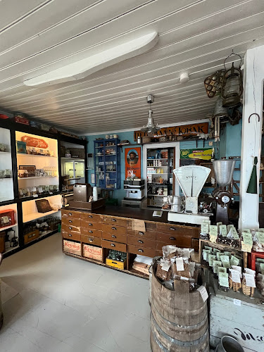 E.H. Vaage Landhandel, bageri & dampskibsexpedition - Gastronomi og hotellvirksomhet