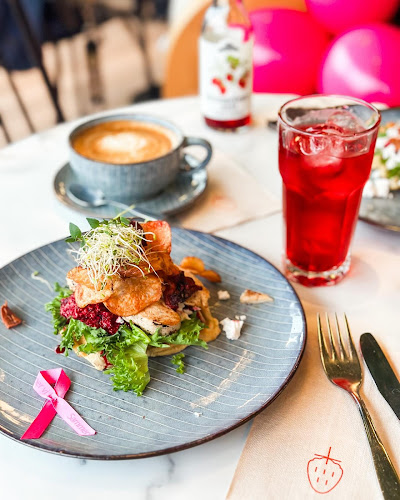 Jordbærpikene Lofoten - Gastronomi og hotellvirksomhet