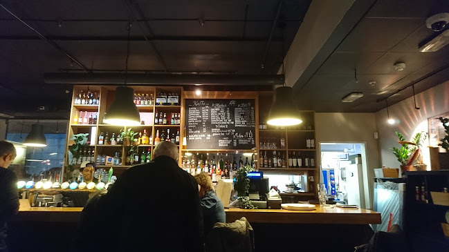 Baracoa Spiseri, Bar og Scene