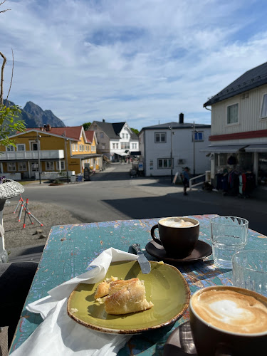 Henningsvær Lysstøperi og Cafe - Gastronomi og hotellvirksomhet