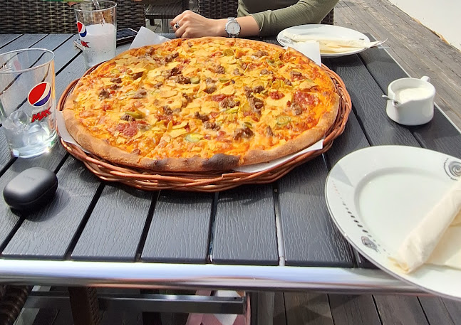 Opinii despre Piccola Mama Rosa în Åndalsnes - Gastronomi og hotellvirksomhet