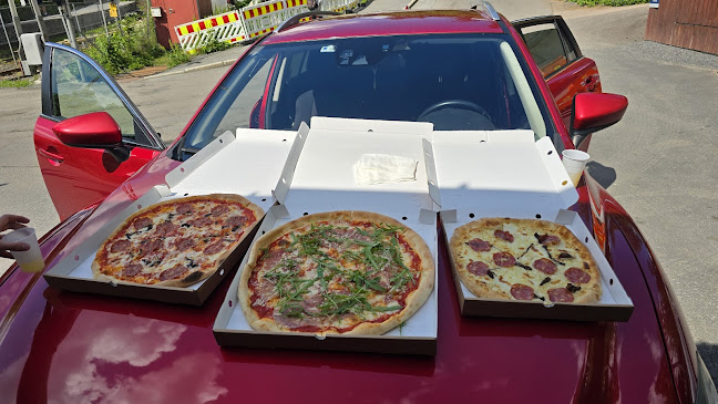 Opinii despre Vettakollen Pizzeria în Oslo - Gastronomi og hotellvirksomhet