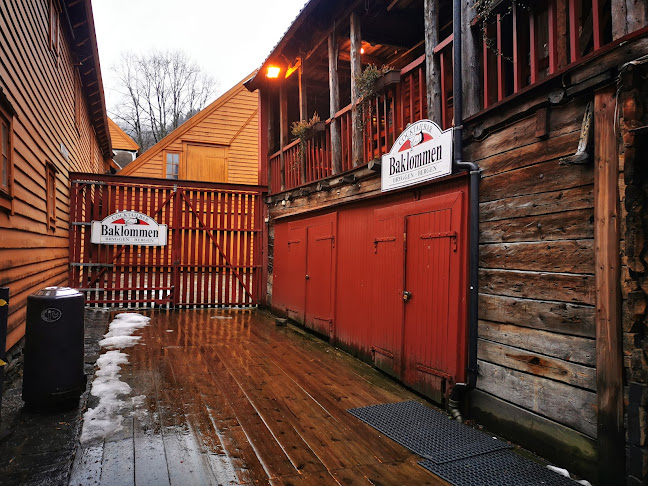 Baklommen bar - Gastronomi og hotellvirksomhet