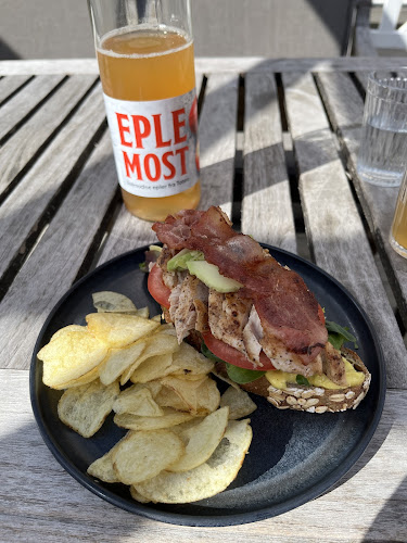 Opinii despre Fjordgløtt kafé og landhandel în Eina - Gastronomi og hotellvirksomhet