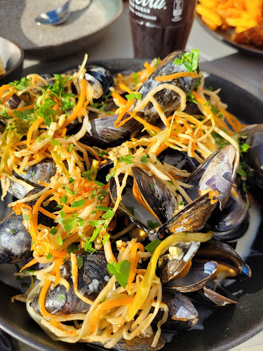 Eigra Street - Gastronomi og hotellvirksomhet