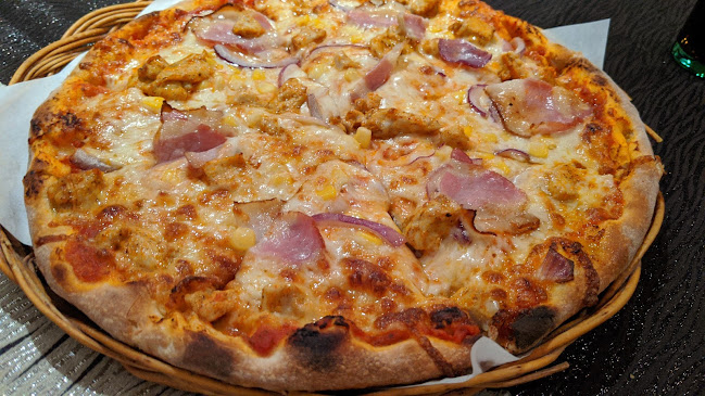 Opinii despre Lucianos Pizzaria în Osøyro - Gastronomi og hotellvirksomhet