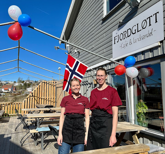 Fjordgløtt kafé og landhandel - Gastronomi og hotellvirksomhet