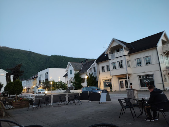 Comentarii opinii despre Bankkjellaren Bar & Gjestestove