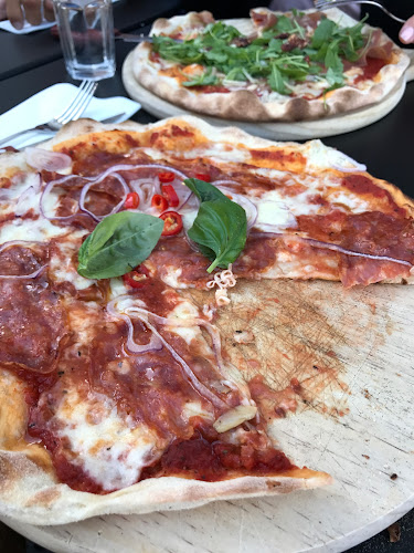 W.B. Samson Bekkestua - Gastronomi og hotellvirksomhet