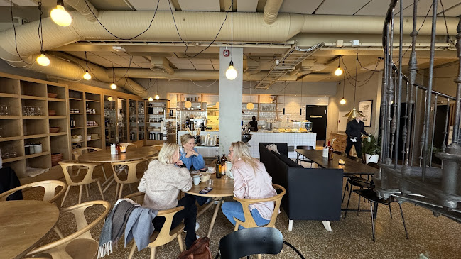 Famille Kolonial Steinkjer - Gastronomi og hotellvirksomhet