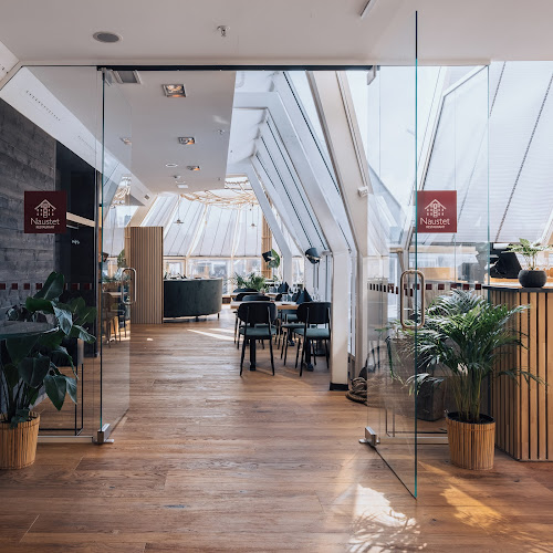Naustet Restaurant - Gastronomi og hotellvirksomhet