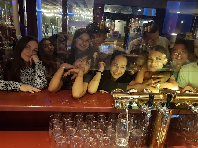 Comentarii opinii despre Under Brua Bar