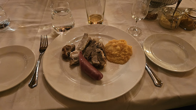Gamle Raadhus Restaurant - Gastronomi og hotellvirksomhet