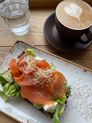 Henningsvær Lysstøperi og Cafe - Gastronomi og hotellvirksomhet