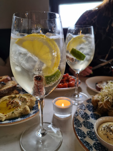 Yo's by the River - Gastronomi og hotellvirksomhet