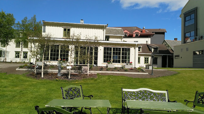 Hjørnet Bar og Uteservering - Gastronomi og hotellvirksomhet