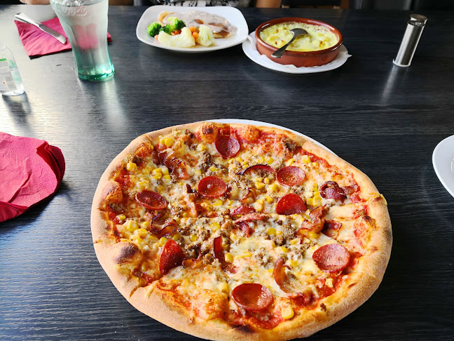 Perrongen Restaurant Og Pizzeria - Gastronomi og hotellvirksomhet