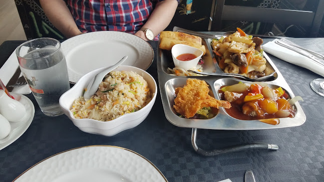 Peking House - Gastronomi og hotellvirksomhet