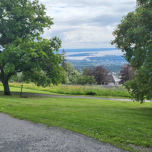 Holmenkollen Restaurant - Gastronomi og hotellvirksomhet
