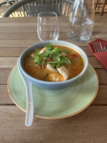 Nam Fah Thai - Gastronomi og hotellvirksomhet