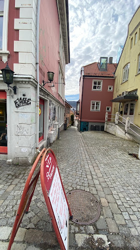 Guangdong House restaurant - Gastronomi og hotellvirksomhet