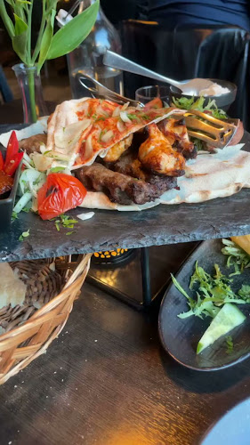 Feniqia (Lillestrøm) - Gastronomi og hotellvirksomhet