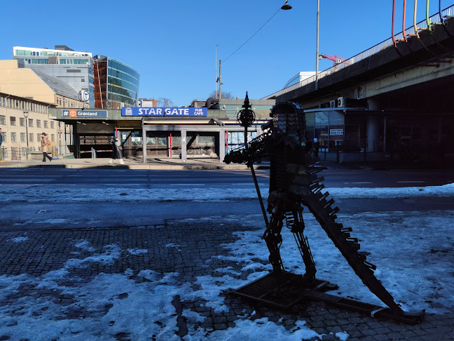 Comentarii opinii despre Under Brua Bar