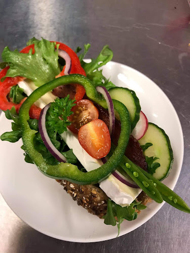 Opinii despre Meieri Smuget Liv-Hildur Larsen în Bø - Gastronomi og hotellvirksomhet