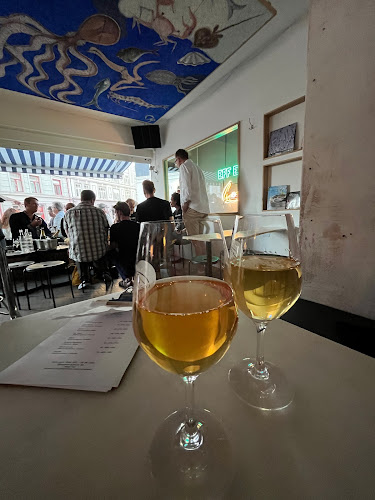 Eff Eff Oyster and Wine Bar - Gastronomi og hotellvirksomhet