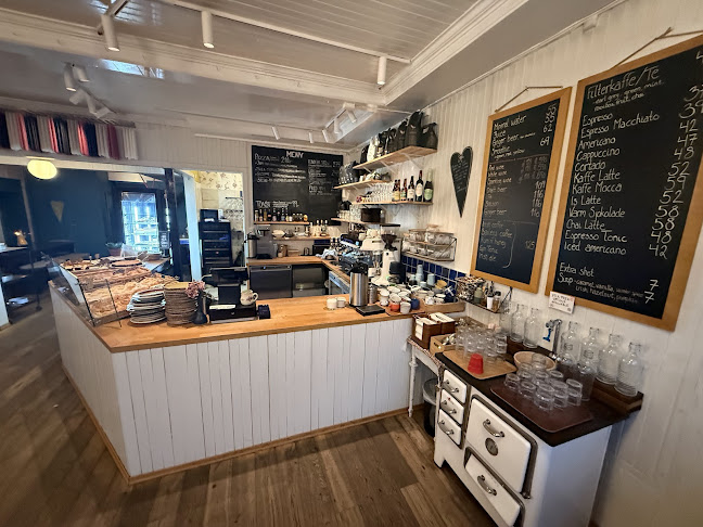 Opinii despre Henningsvær Lysstøperi og Cafe în Henningsvær - Gastronomi og hotellvirksomhet