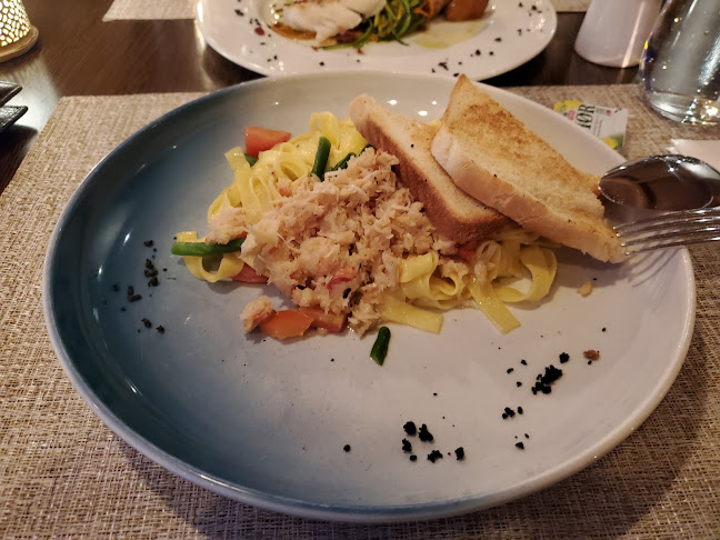 Surf & Turf Restaurant AS - Gastronomi og hotellvirksomhet