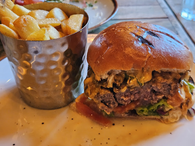 Heim Hamar - Gastronomi og hotellvirksomhet