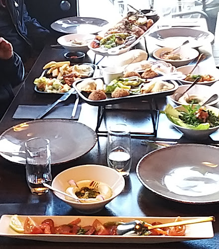 Feniqia (Lillestrøm) - Gastronomi og hotellvirksomhet