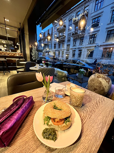 Comentarii opinii despre Baker Hansen Adamstuen