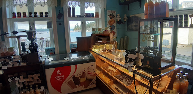 E.H. Vaage Landhandel, bageri & dampskibsexpedition - Gastronomi og hotellvirksomhet