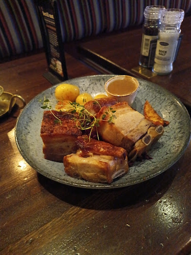 Egon Fredrikstad - Gastronomi og hotellvirksomhet