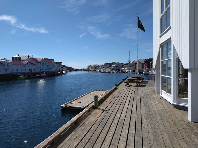 Henningsvær Lysstøperi og Cafe - Gastronomi og hotellvirksomhet