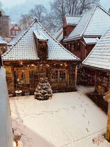 Kaf Kafe Bryggen - Gastronomi og hotellvirksomhet