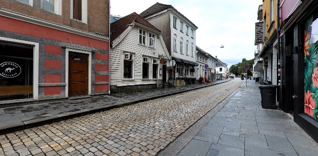 Comentarii opinii despre Rebel