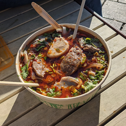 Huong Viet - Gastronomi og hotellvirksomhet