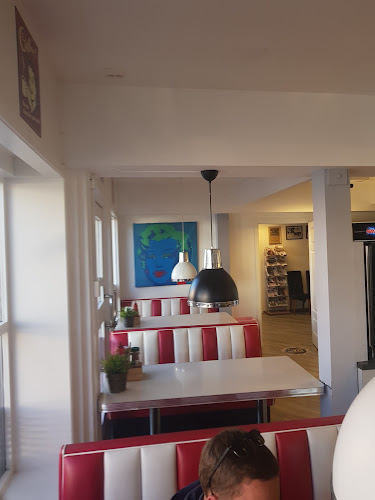 Birkeland Storkiosk Pizza & Grill AS - Gastronomi og hotellvirksomhet