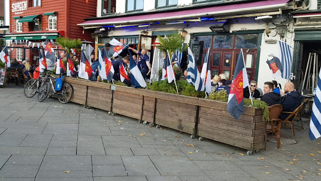 Beverly Hills Fun Pub