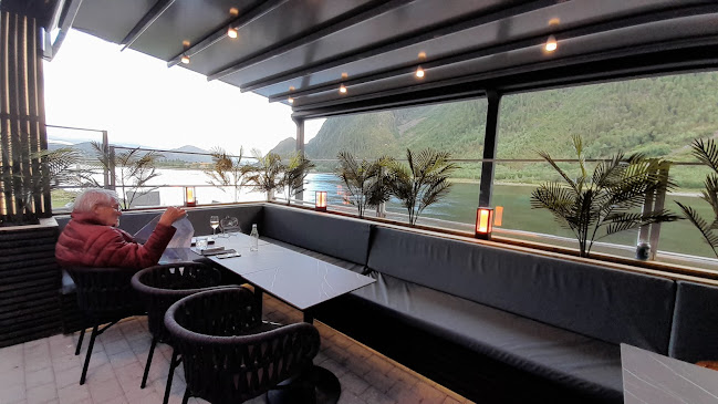 Hjørnet Bar og Uteservering