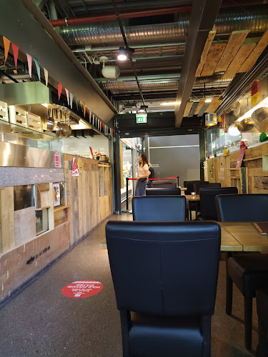 Opinii despre Pizzeria & Vino "La Famiglia" în Oslo - Gastronomi og hotellvirksomhet