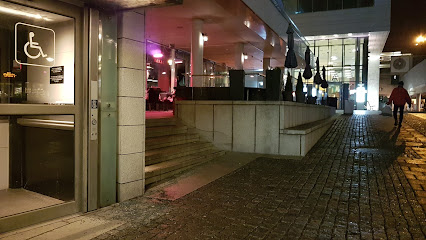 Baracoa Spiseri, Bar og Scene